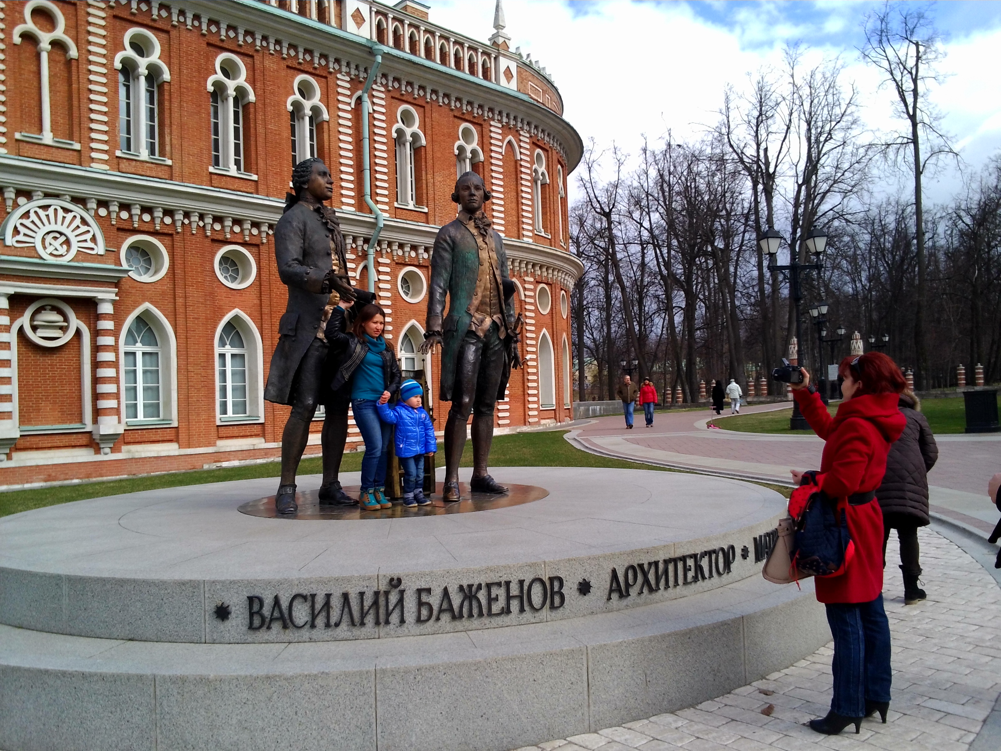 Памятники в жизни людей