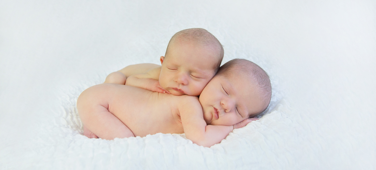 Врачи спасли близнецов в утробе матери