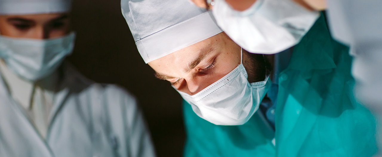 Новосибирские врачи вырезали пациенту гигантскую опухоль