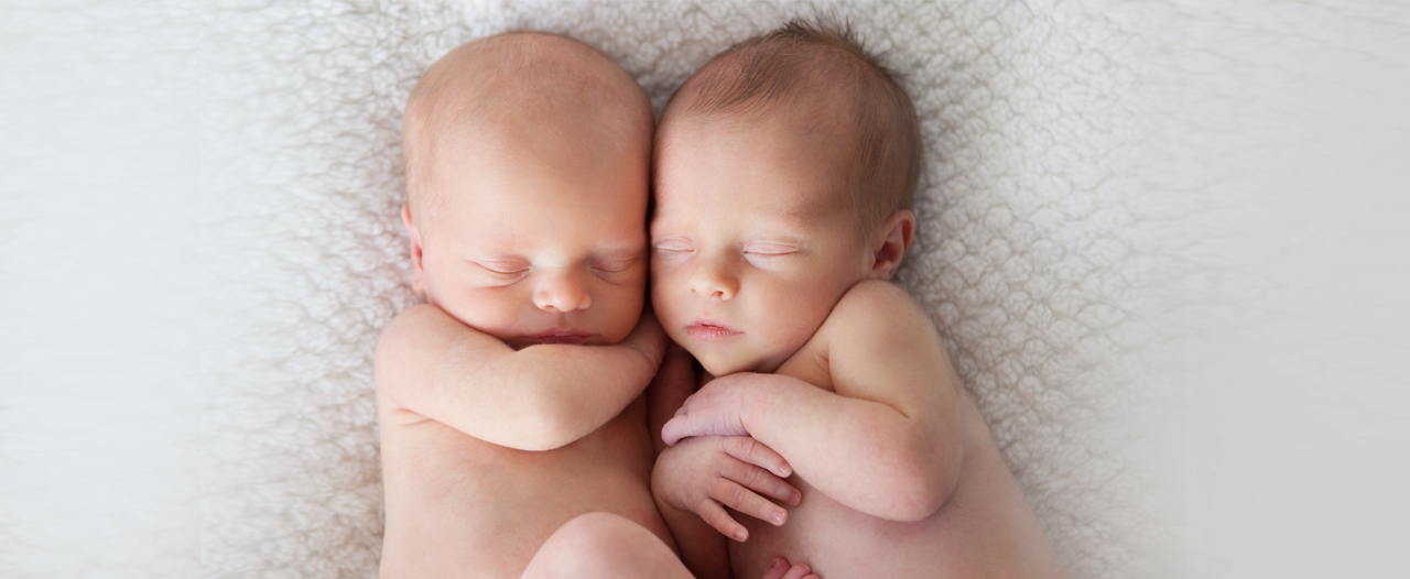 Недоношенные близнецы задышали благодаря мастерству хирурга