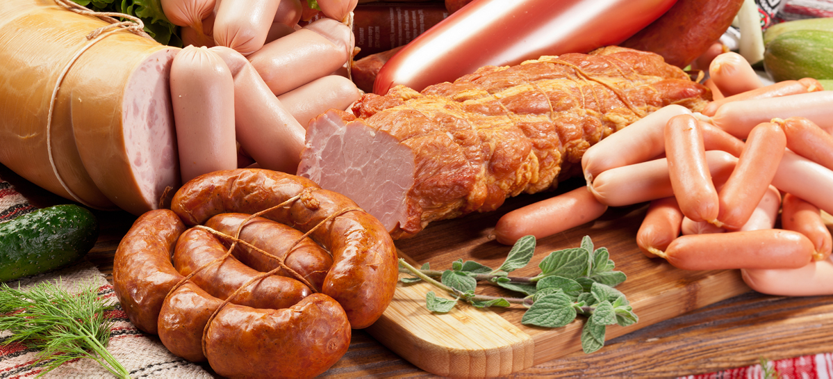 Минздрав поддержал введение акцизов на колбасу и сосиски, цены на эту продукцию могут вырасти на 30%