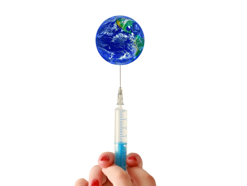 Как стимулируют вакцинацию в разных странах