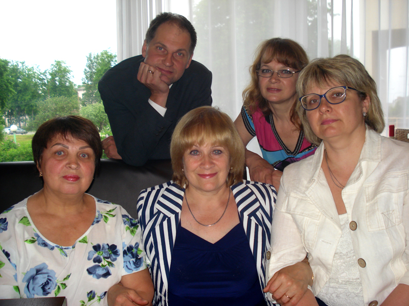 Ирина Бибер (в центре) и члены ее команды. Великий Новгород, 2018 год